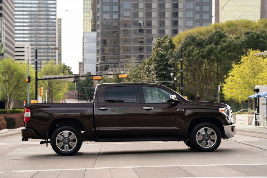  Toyota Tundra 1794 Edition CrewMax 2017 года  (фото 17 из 22)